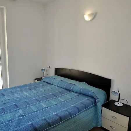 Daire Sleeps 4 Pool Wifi T801705